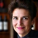 Portrait de Valérie Dupont, sommelière reconnue.